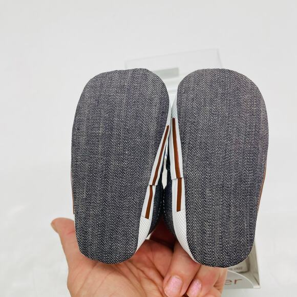 NWT Baby Deer Size 3 (6-9M) Gray Canvas Lace Up Soft Soles - Picture 3 of 3